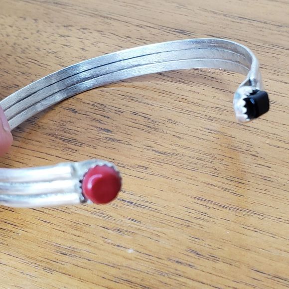 Antique Native American A. Paquin Onyx Coral SILVER Bangle Bracelet - Picture 4 of 9